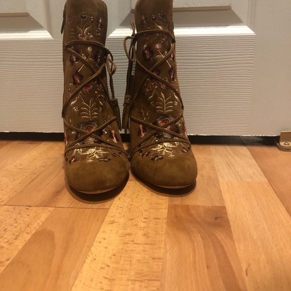 Sam Edelman “Winnie” Embroidered Boot - Picture 2 of 3